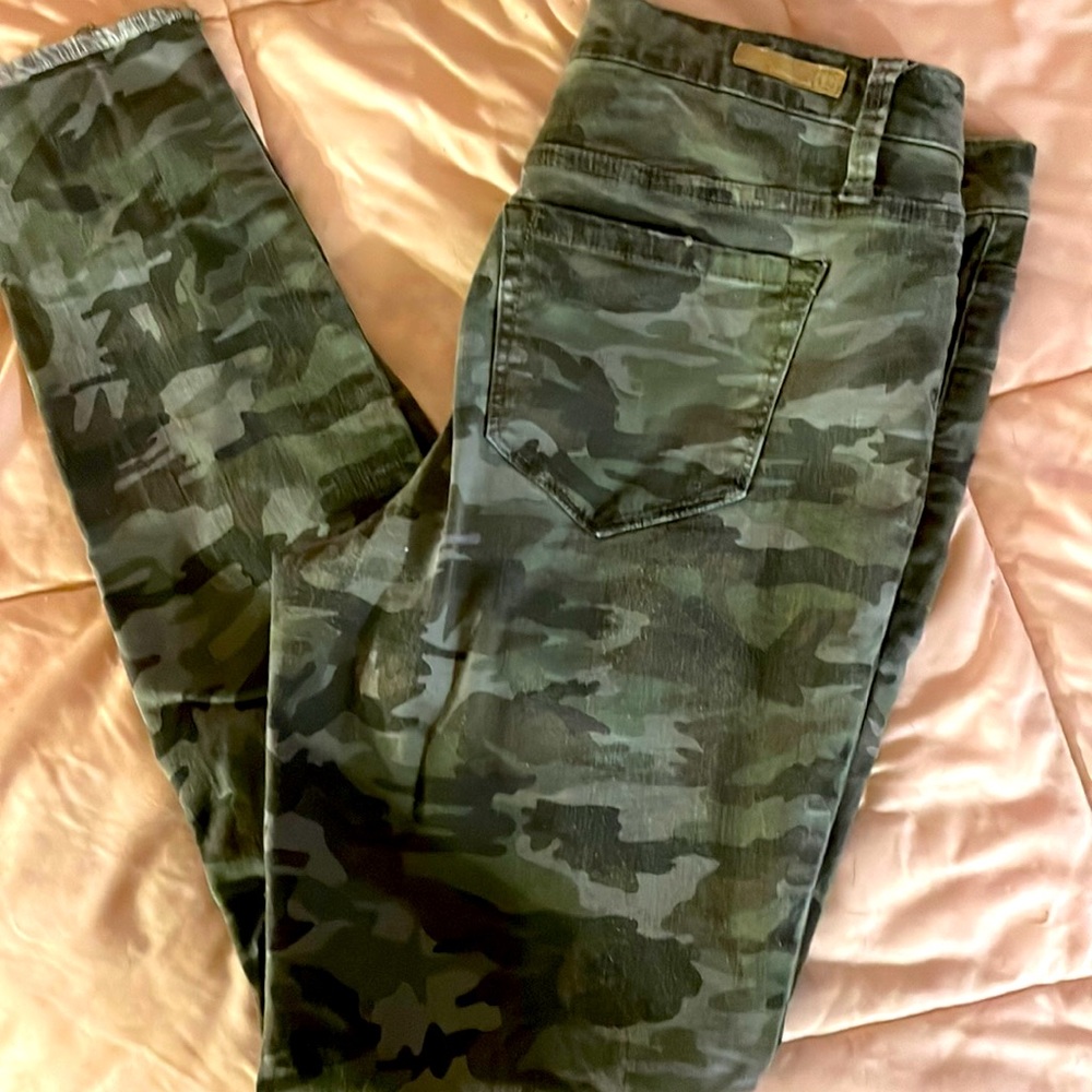 Camo skinny jeans